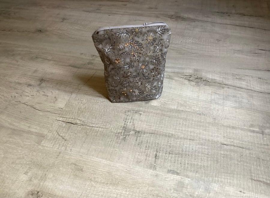 Medium make up floral bag