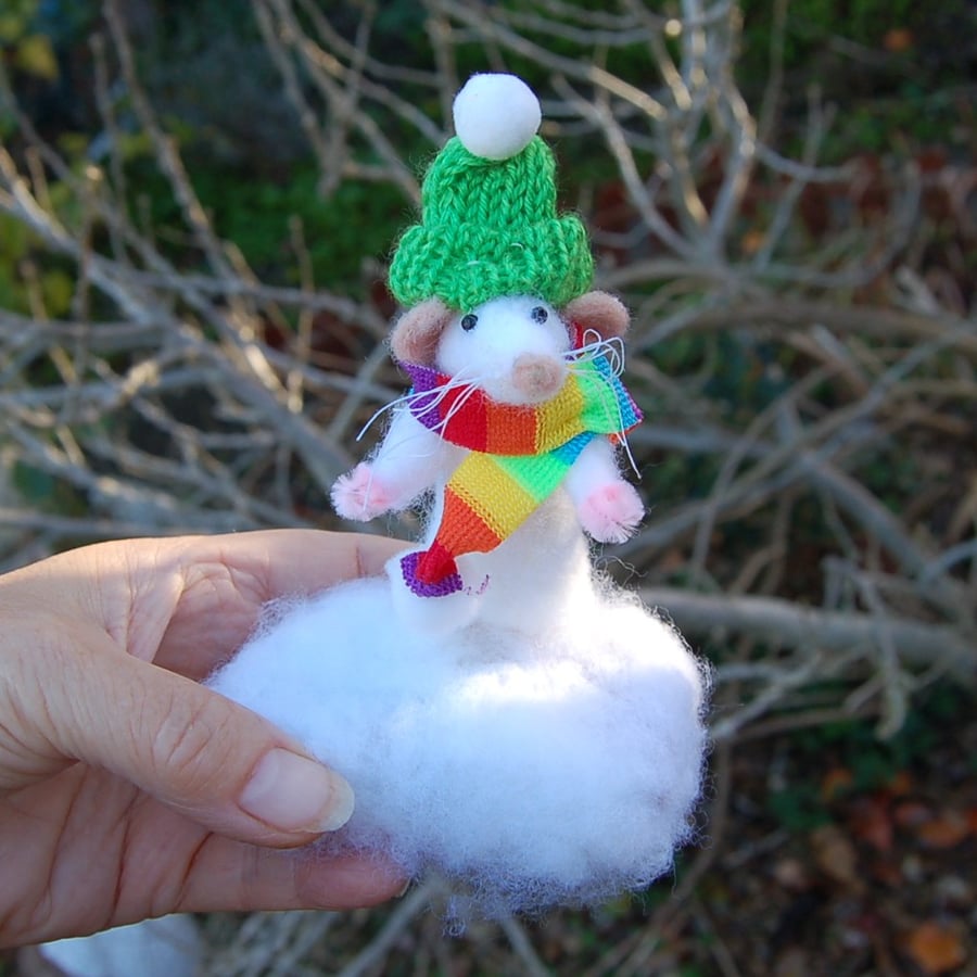  White mouse  in the snow - needlefelt sculpture