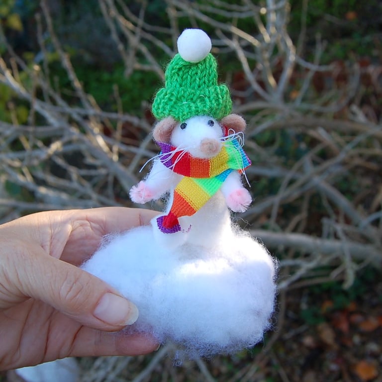  White mouse  in the snow - needlefelt sculpture