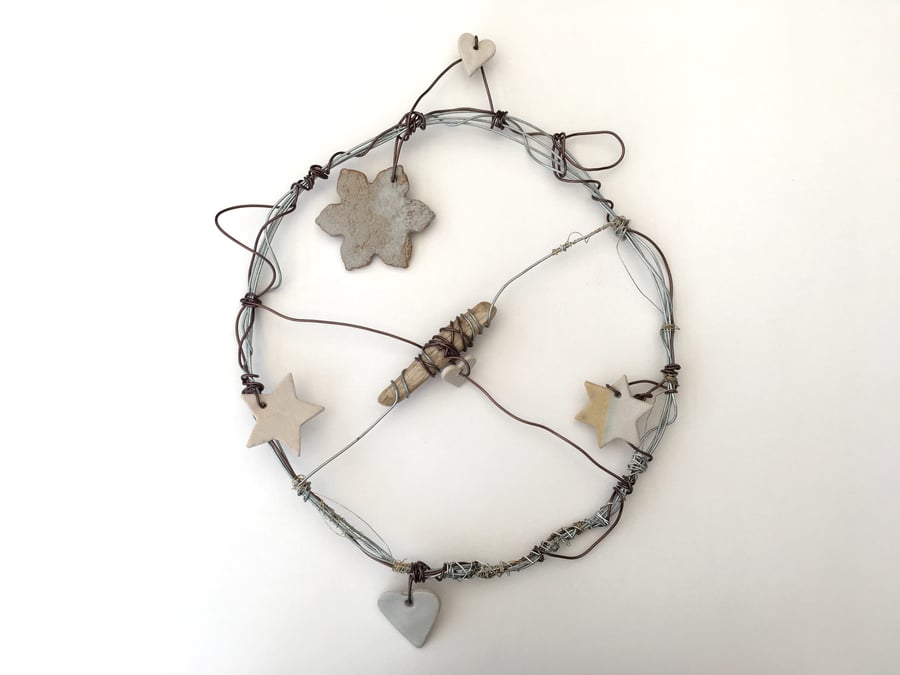 Christmas wreath, wire sculpture, wall art, christmas decoration, wire, pottery 
