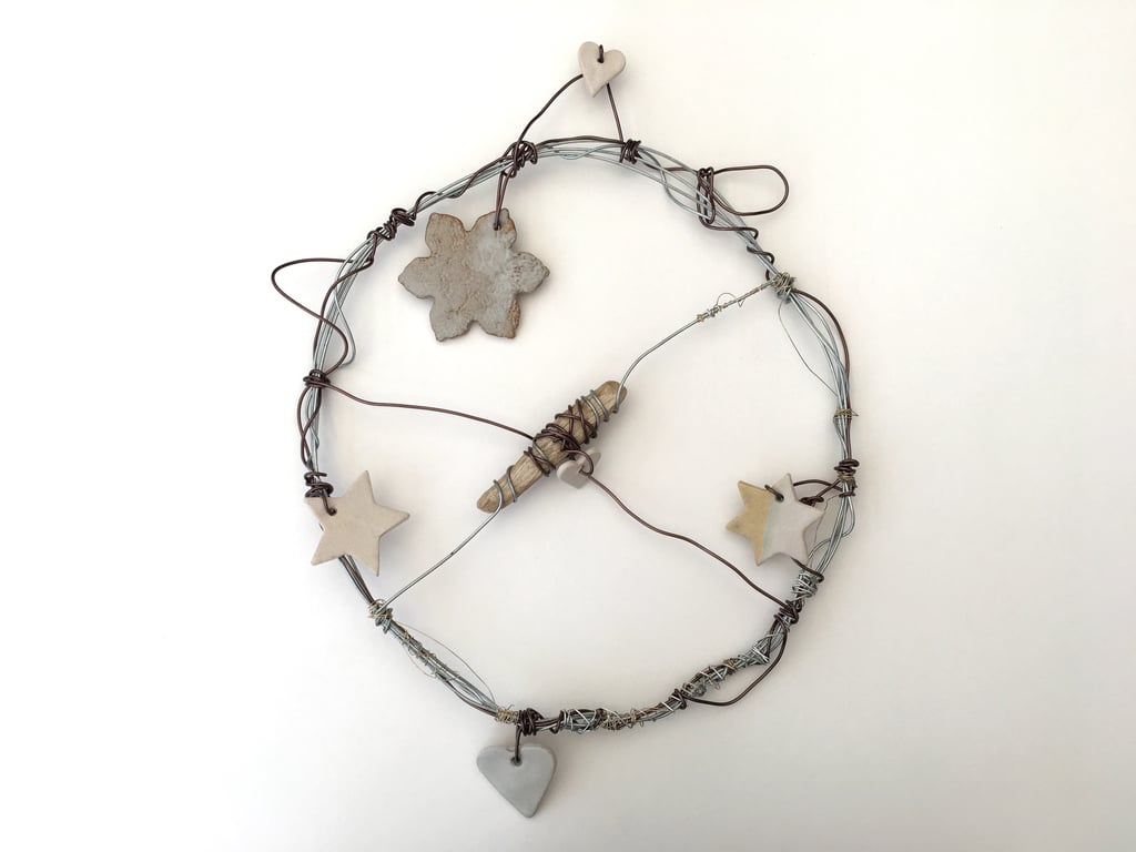 Christmas wreath, wire sculpture, wall art, christmas decoration, wire, pottery 