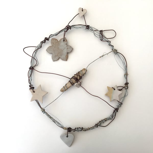 Christmas wreath, wire sculpture, wall art, christmas decoration, wire, pottery 