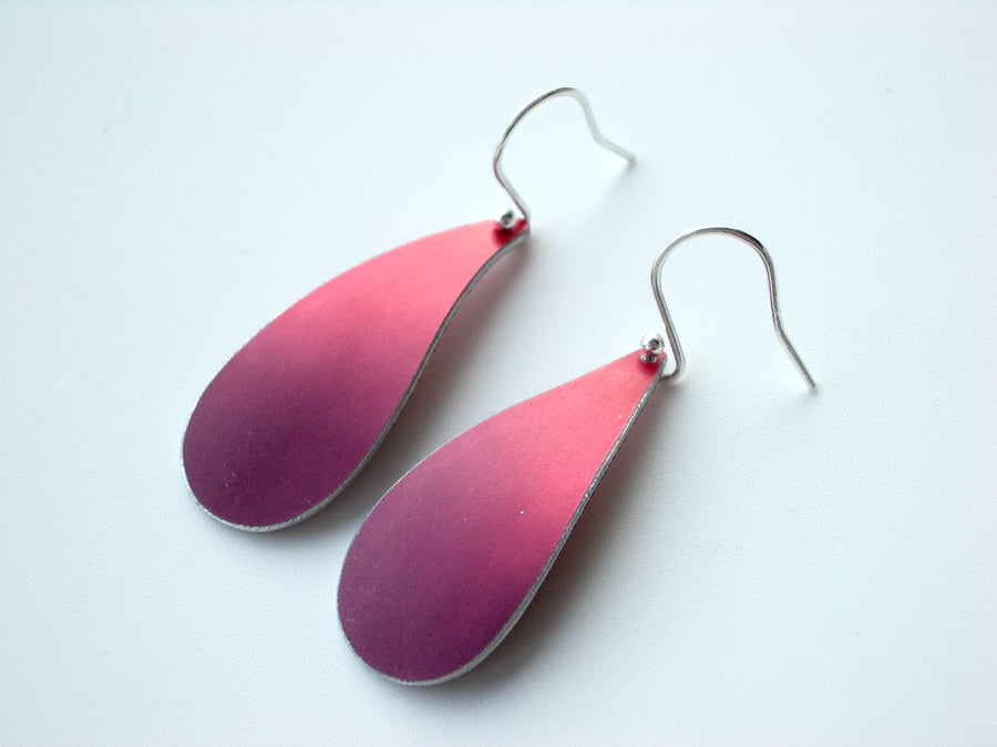 Red dip dye teardrop shaped earrings