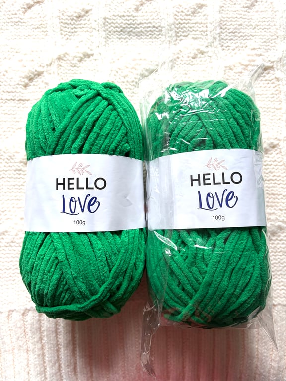 2 balls x 100g Hello Love Chenille Yarn Super Bulky Polyester - Green