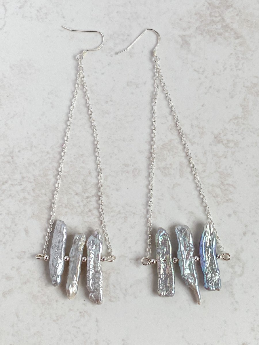 Silver biwa stick pearl earrings.