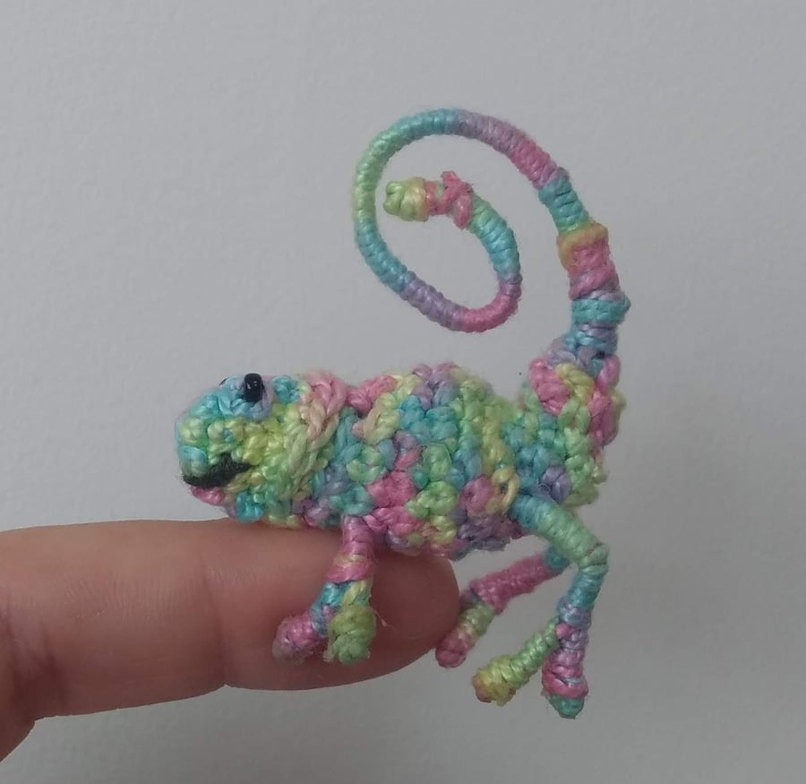 Chameleon crochet decoration, Plant hugger, micro crochet, quirky gift, SALE
