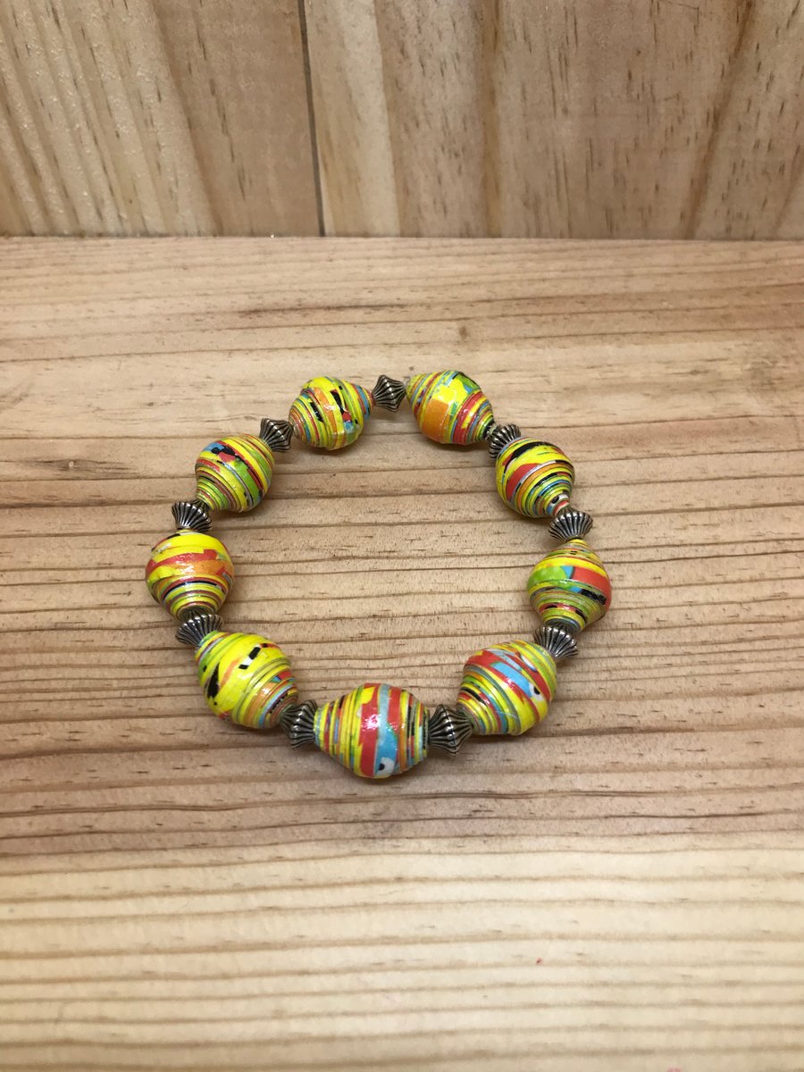 Paper Bead Bracelet. (223)