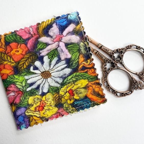 Flower sewing needle and pins case. 