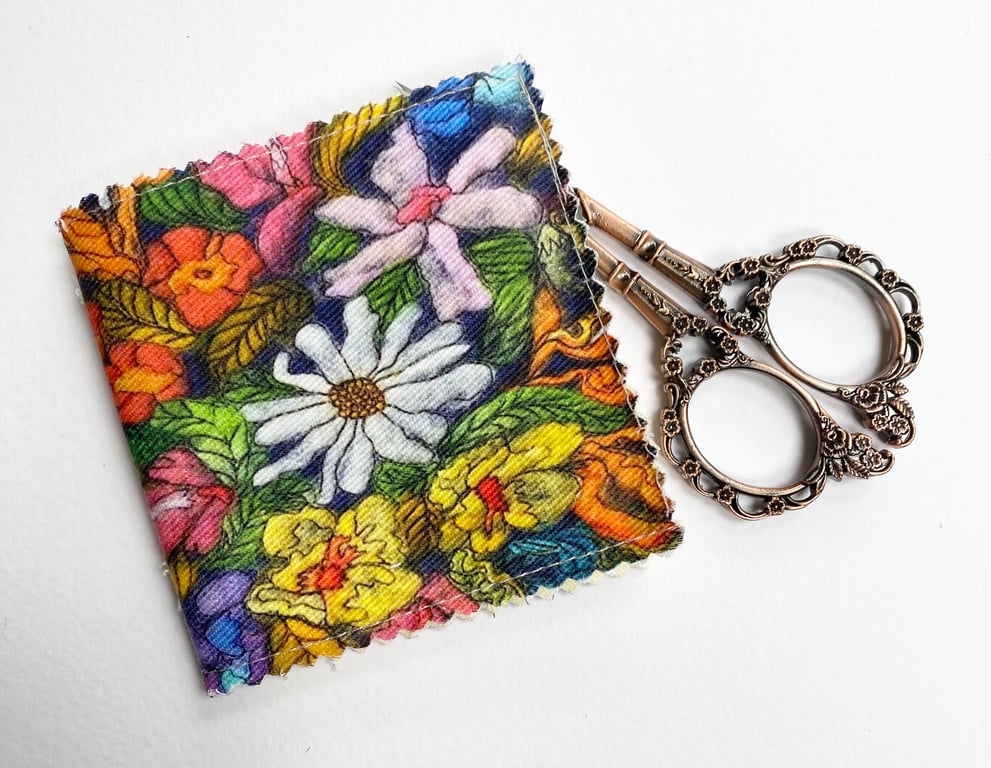 Flower sewing needle and pins case. 