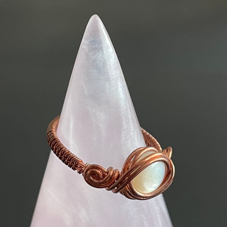 Mother Of Pearl Wire Copper Ring Size 8 (Q)