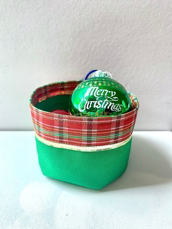 Tartan trimmed table top treat basket 