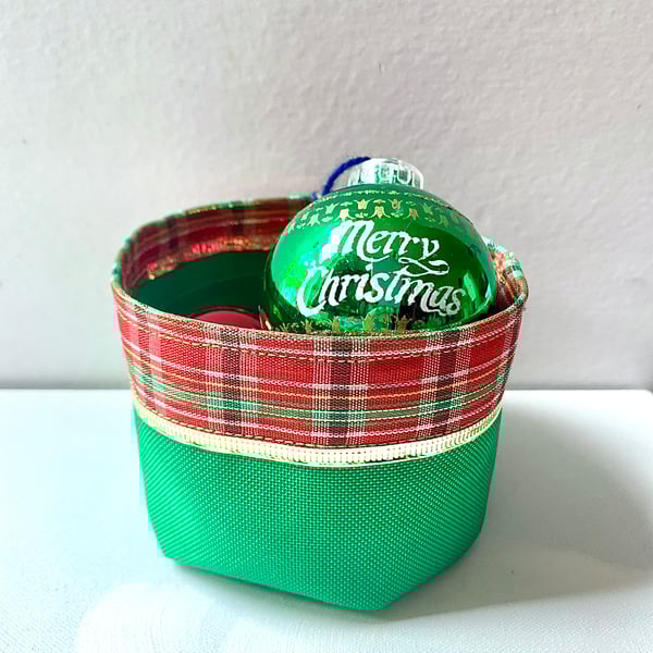Tartan trimmed table top treat basket 