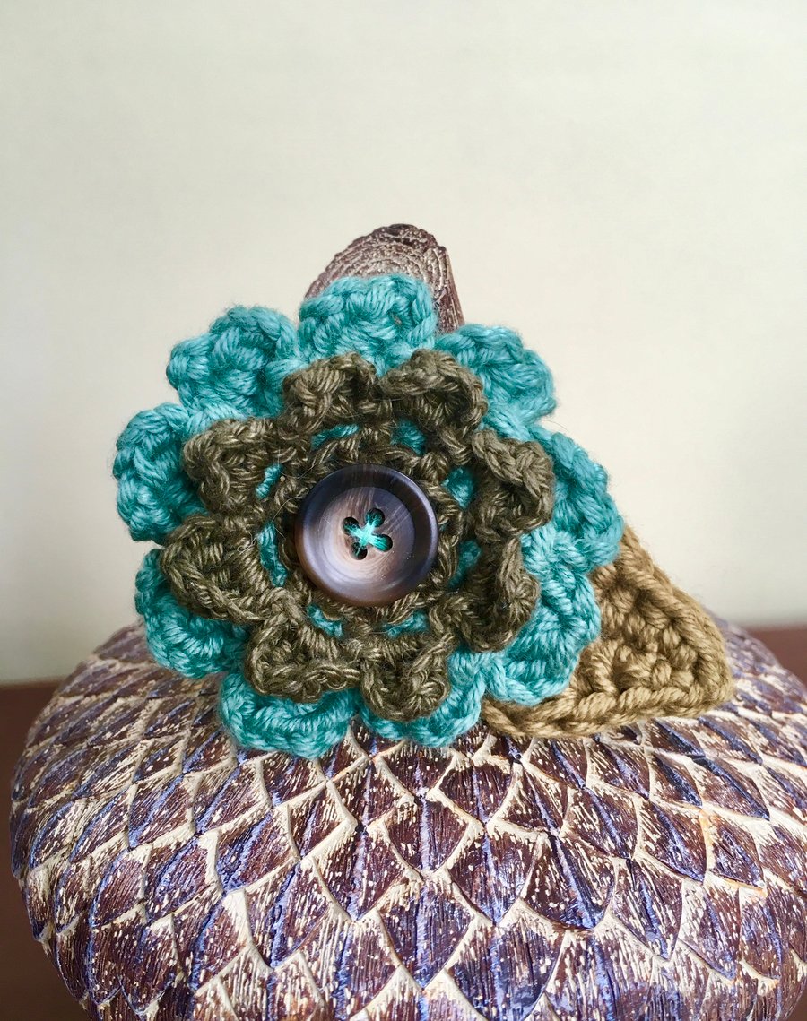 Crochet Flower Brooch. Free Uk P&P. Flower corsage pin. Bag charm.