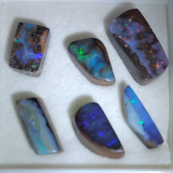 AUSTRALIAN BOULDER OPAL 