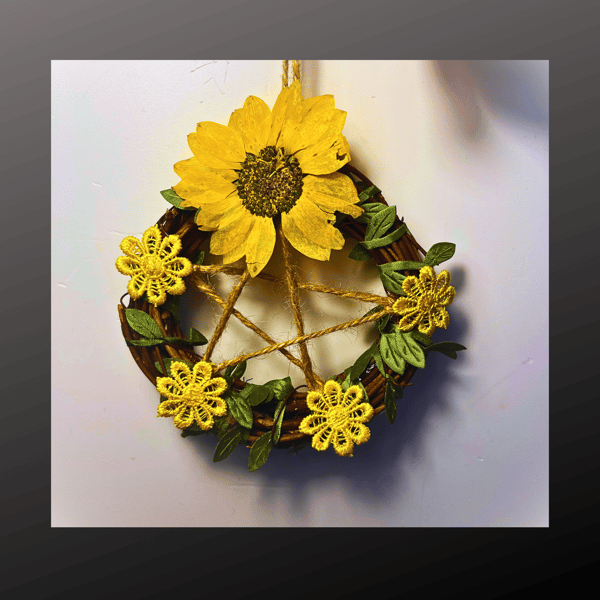 Small Summer Pentogram Wreath Yellow Summer Solstice Wiccan Pagan Handfasting 