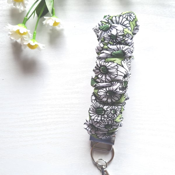 Handmade Green Daisy Scrunchie Wristlet Soft Fabric Key Fob (Gift)