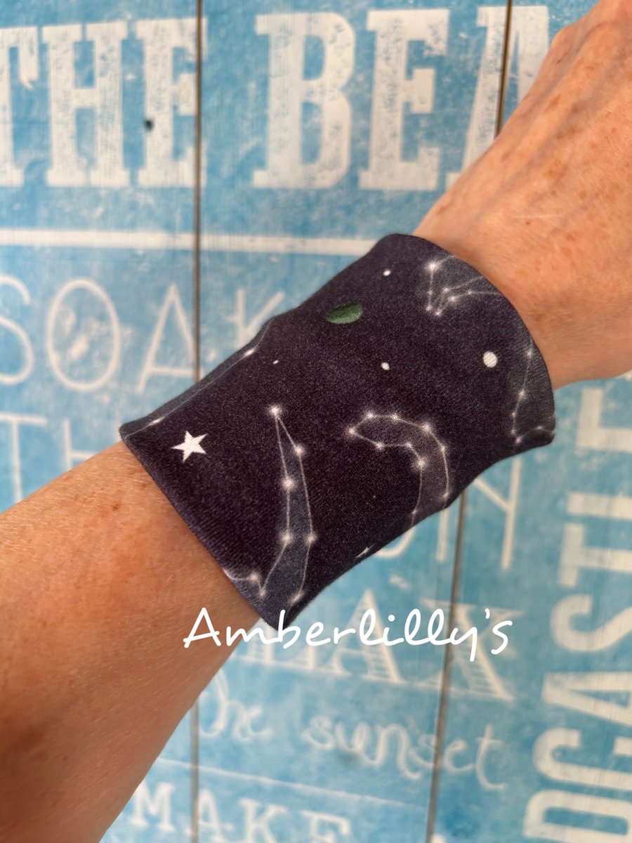 Cuff bracelet stars