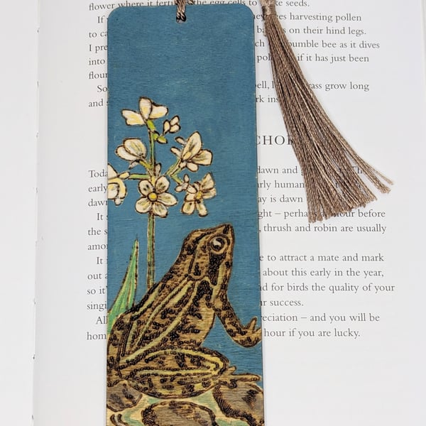 Frog wooden bookmark - British wildlife pyrography, nature bookmark 