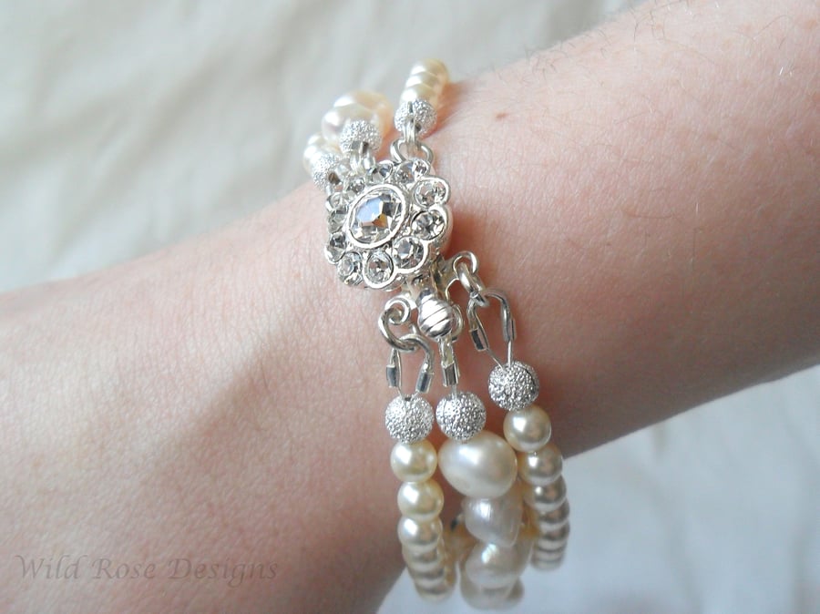 Three strand pearl bracelet. Bridal bracelet.