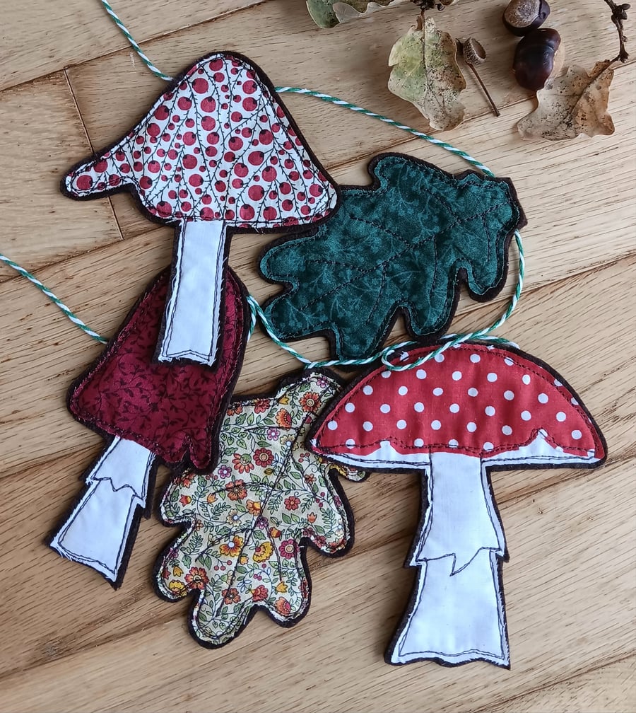 Toadstools and Oak Leaves Autumnal Garland Hanging Decoration
