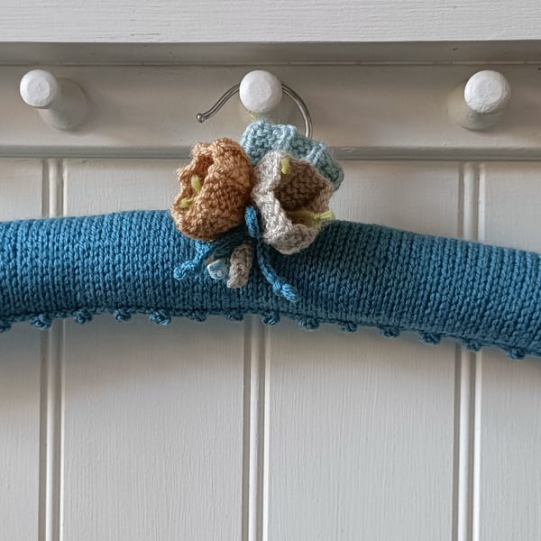 Clothes hanger Coat hanger - Nordic blue with crocus flowers 