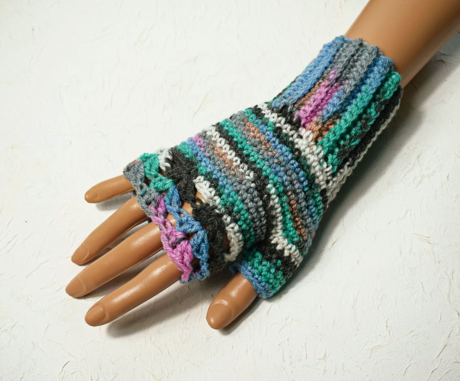 Women's Fingerless Gloves in Multicoloured Acrylic Yarn