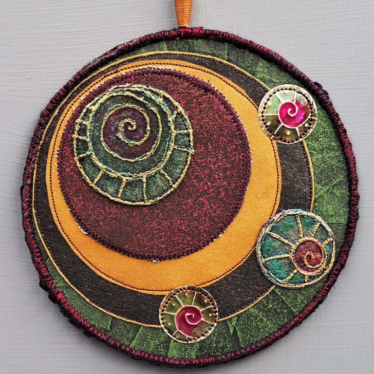 MM2304 - Moon Mandala Wallhanging - Green - plum - bronze - 15cm (6") round