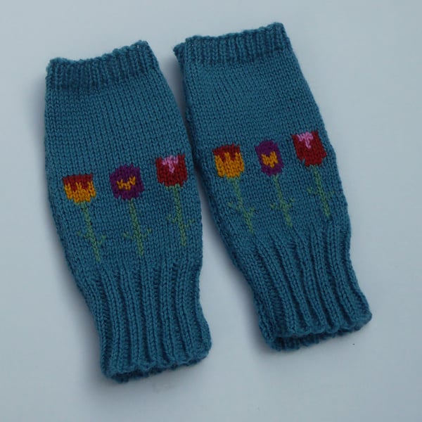 Fingerless Gloves knitted with Mini Flowers