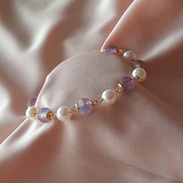 Purple Beaded Pearl Bracelet with Gold Spiral Wire Detail – Adjustabe