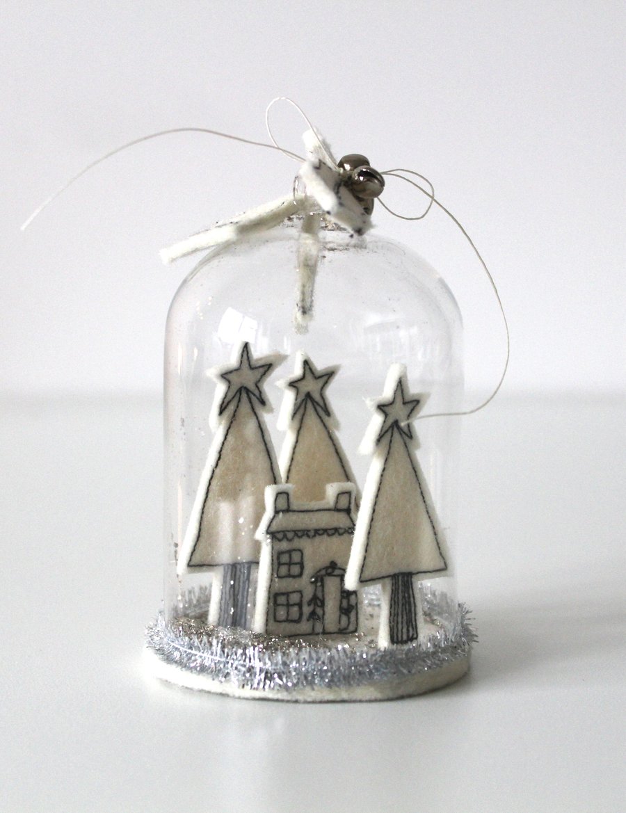 'Home for Christmas' - Glass Dome Decoration