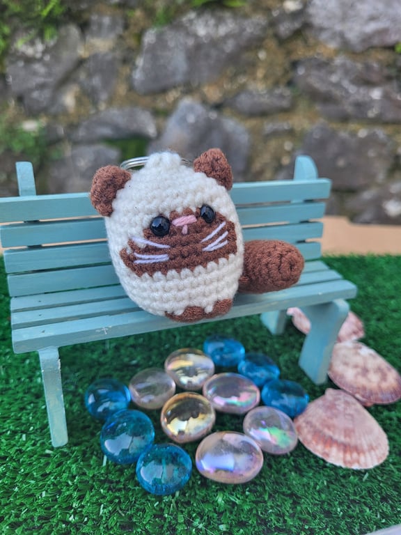 Crochet siamese cat keyring