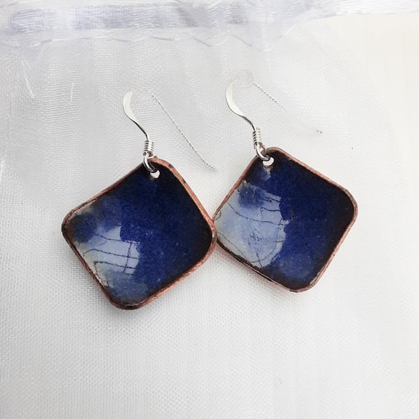 SMALL DOMED ENAMELLED EARRINGS - ELECTRIC BLUE