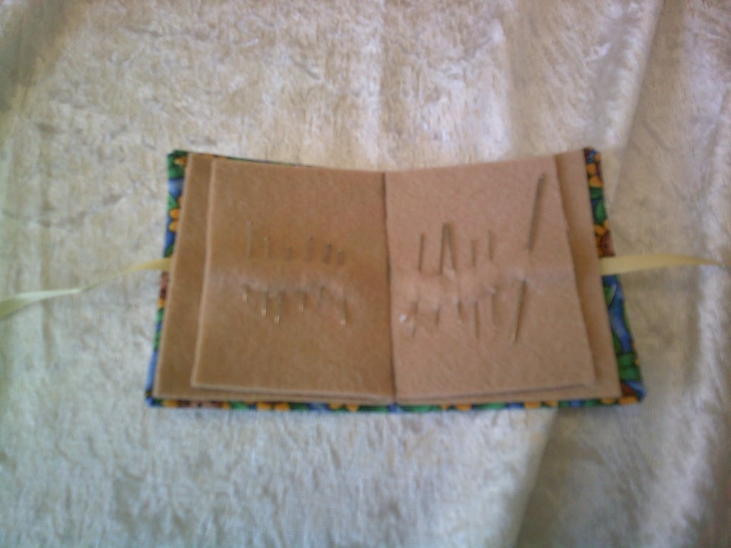 Cotton Reel Pin Cushion and Needlecase Set