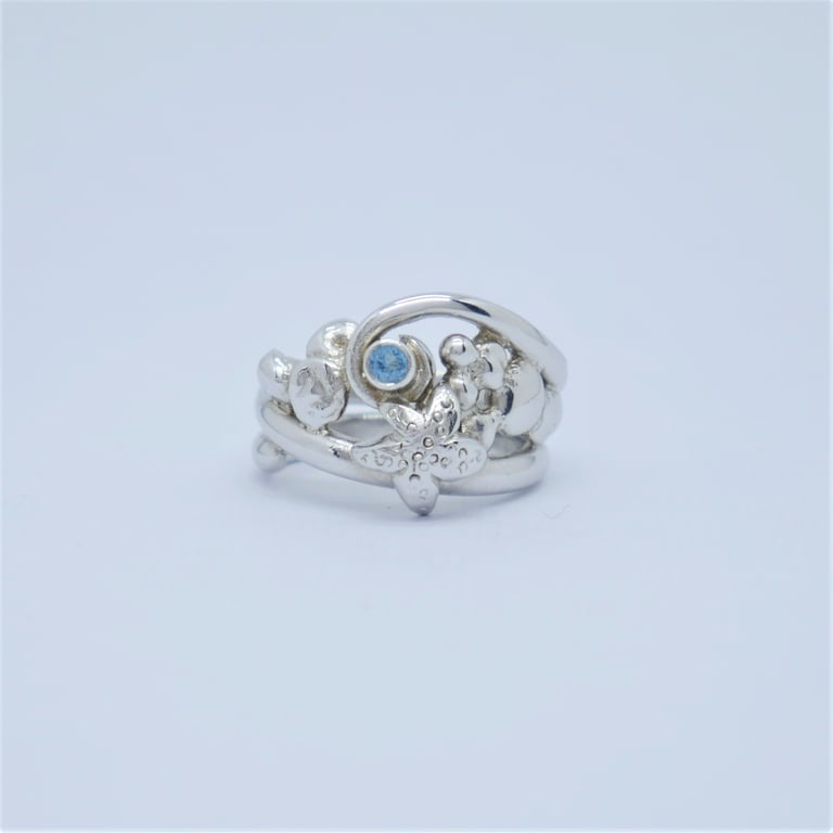 Starfish on the beach ring 
