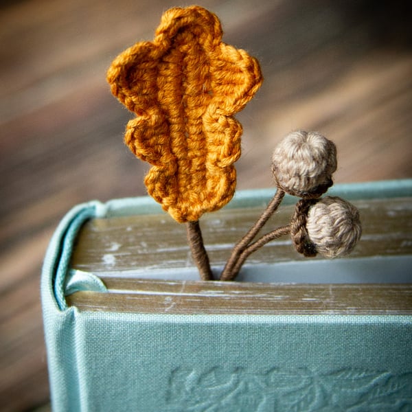 Oak Leaf Crochet Bookmark 