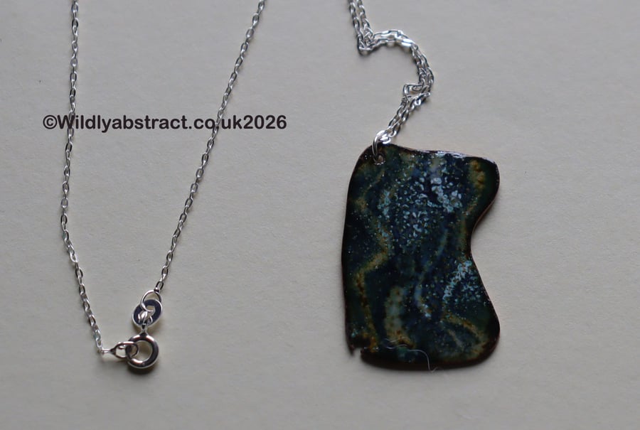 Black crackle pendant