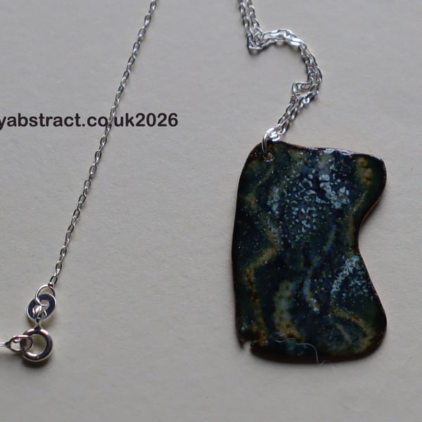 Black crackle pendant