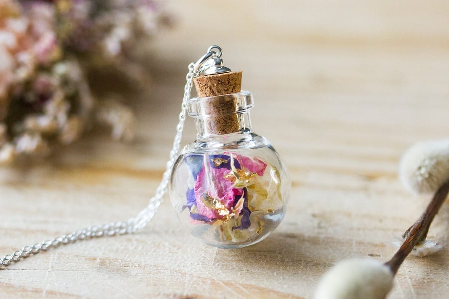 Pressed Wildflower Glass Globe Necklace Gold Leaf Botanical Jewelry Wildflower N