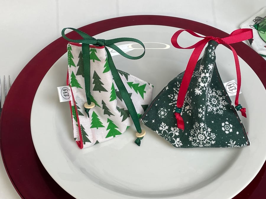 4 mixed Christmas place markers or gift holders for little gifts. 