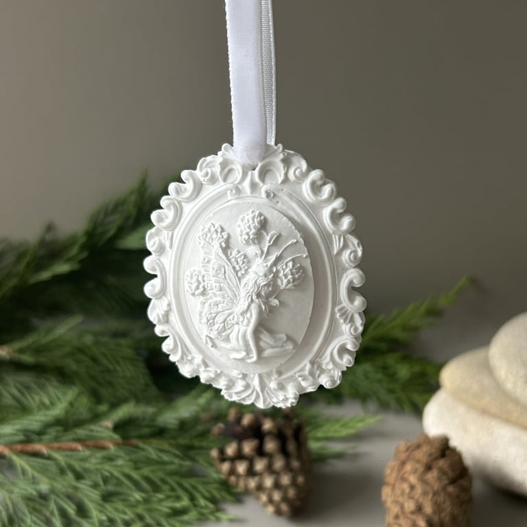 Baroque White Cameo Decoration