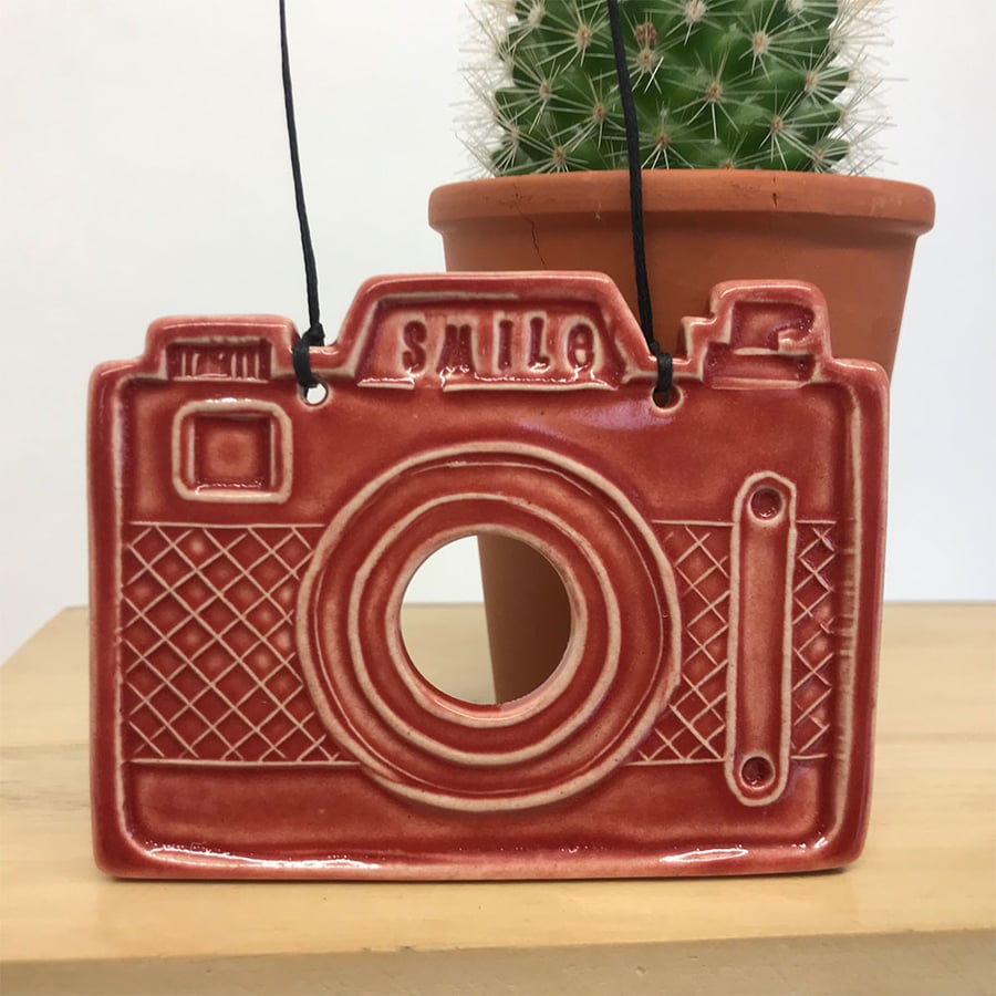 Ceramic Camera decoration Smile (Red)
