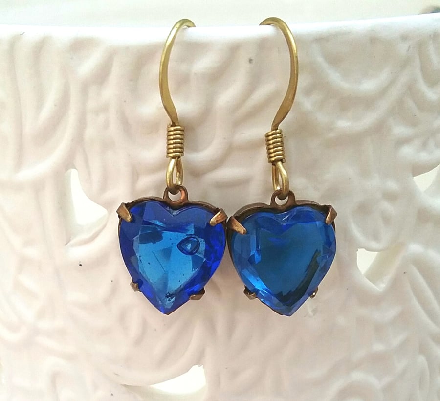 Vintage Glass Heart Earrings.......