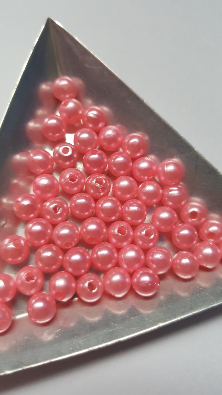 50 x Acrylic Pearl Beads - Round - 6mm - Pink 