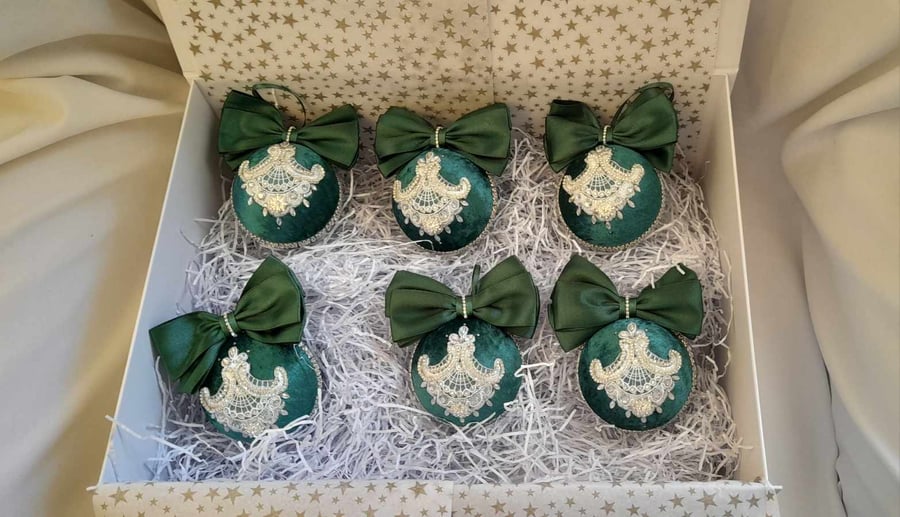 Beautiful Green Velvet Christmas Tree Baubles Ornaments.  Set of six. Gift Boxed