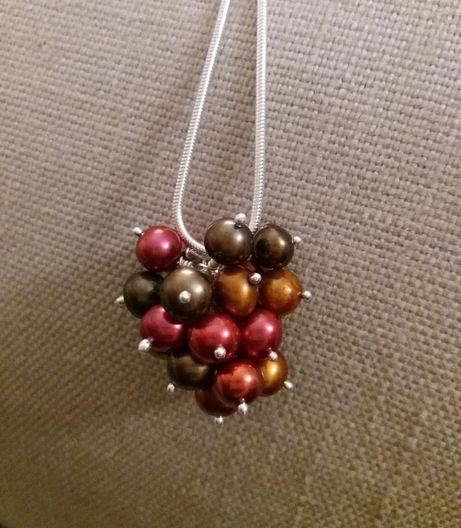 Pearl raspberry necklace