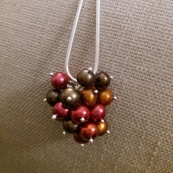 Pearl raspberry necklace