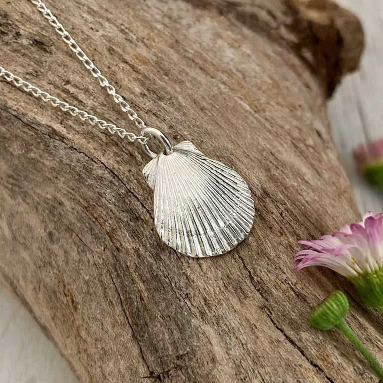 Silver Scallop Shell Necklace – Recycled Fine Silver Small Pendant