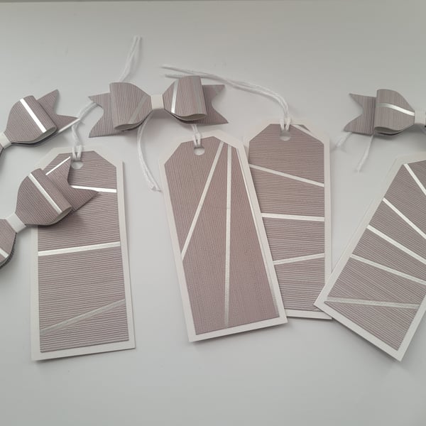 Contemporary Gift Tags and Bows Set