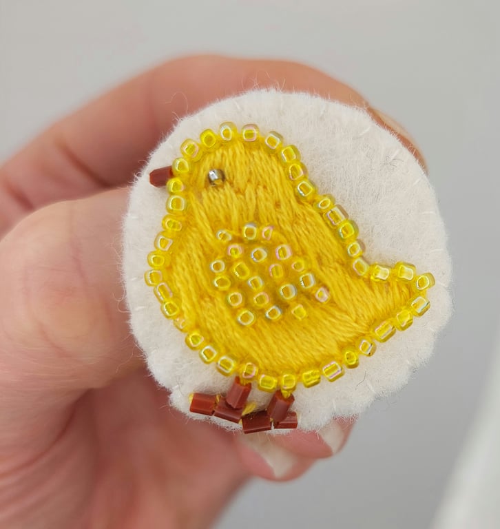Chick small textile brooch