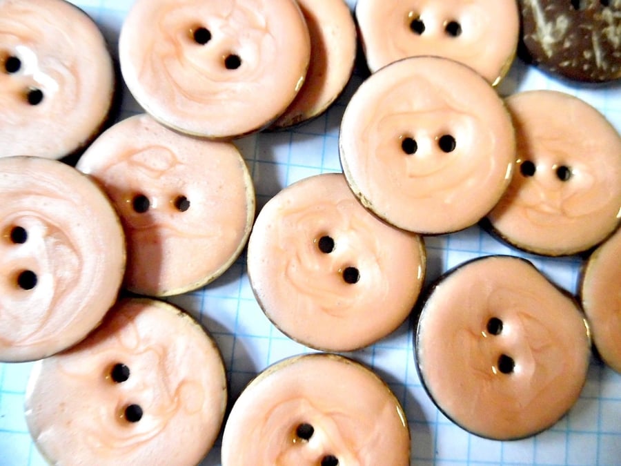 10 x  Peach Coconut Shell, Enamelled Buttons